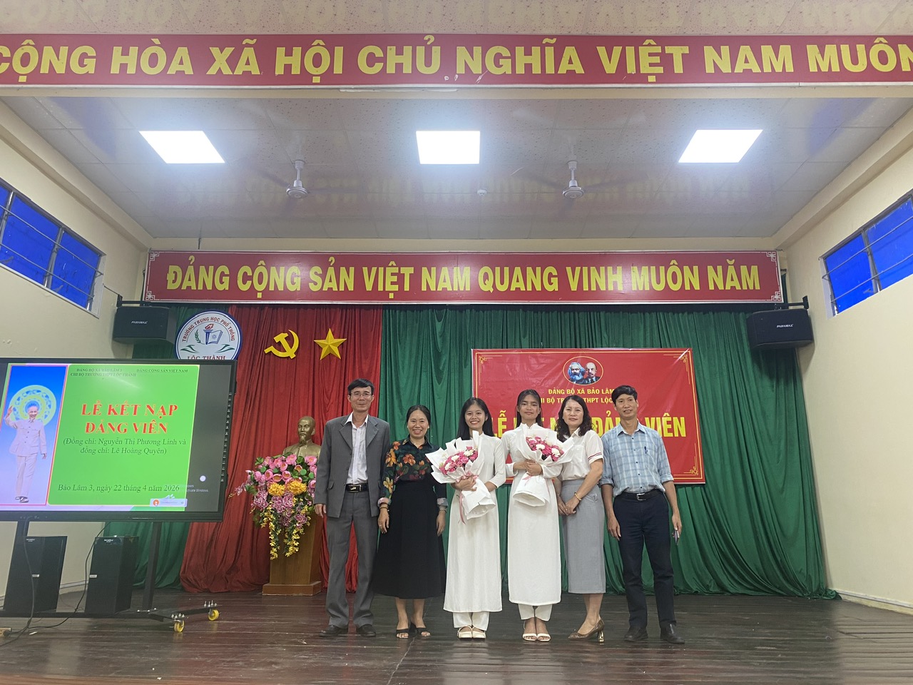 TỰ HÀO ĐẢNG VIÊN TUỔI 18 – KHƠI DẬY Ý CHÍ PHẤN ĐẤU RÈN LUYỆN DƯỚI MÁI TRƯỜNG THPT LỘC THÀNH