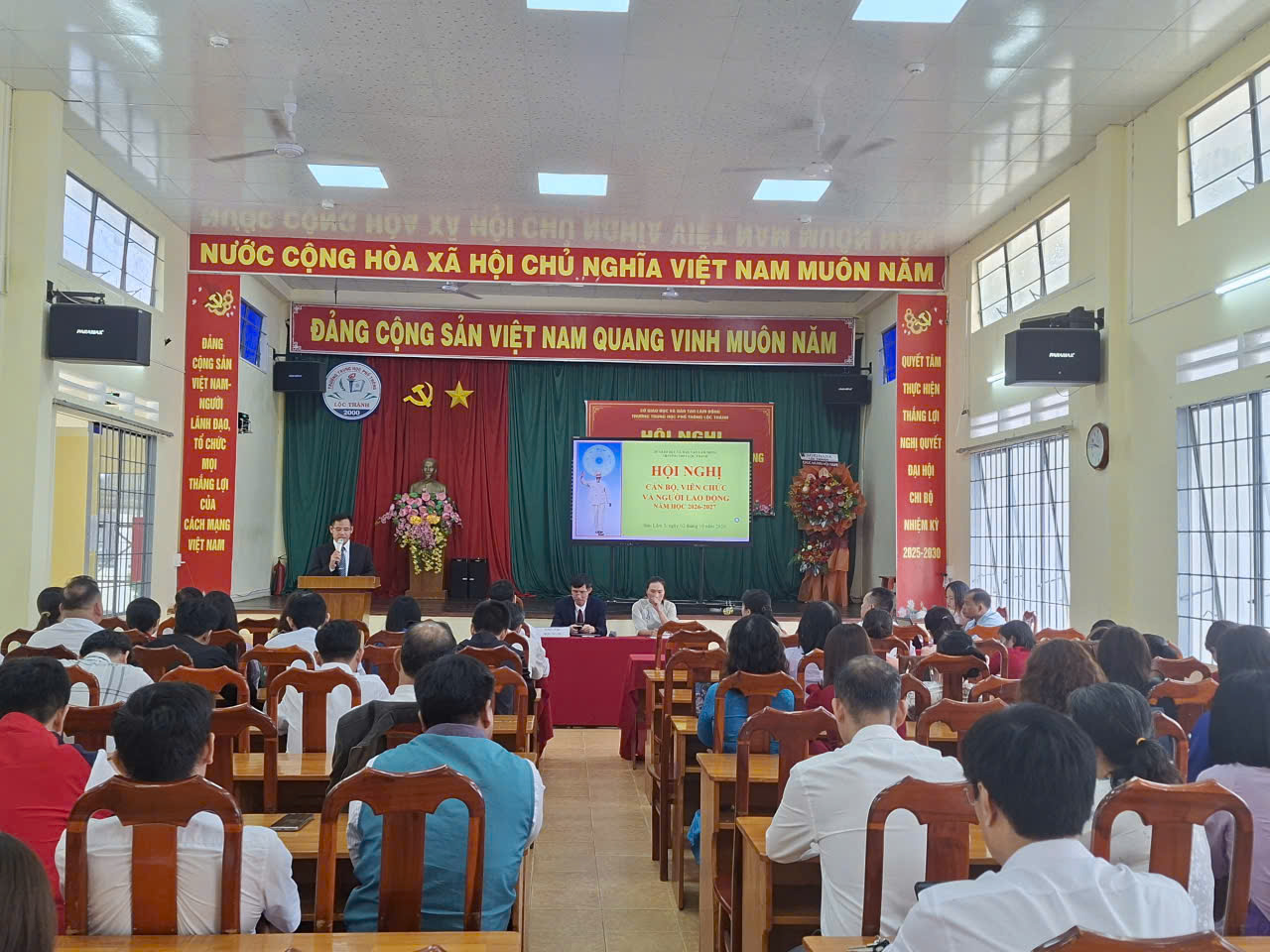 Toàn cảnh Hội nghị Cán bộ, viên chức và người lao động Trường THPT Lộc Thành năm học 2026 – 2027.