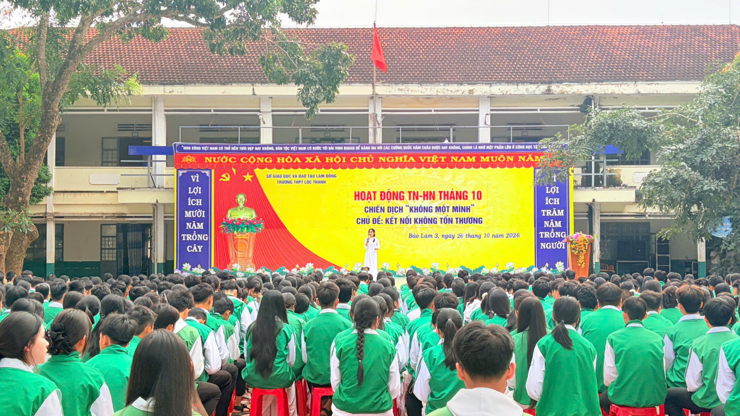 Toàn cảnh Hoạt động trải nghiệm, hướng nghiệp tháng 10 với chủ đề “Kết nối không tổn thương” tại Trường THPT Lộc Thành.